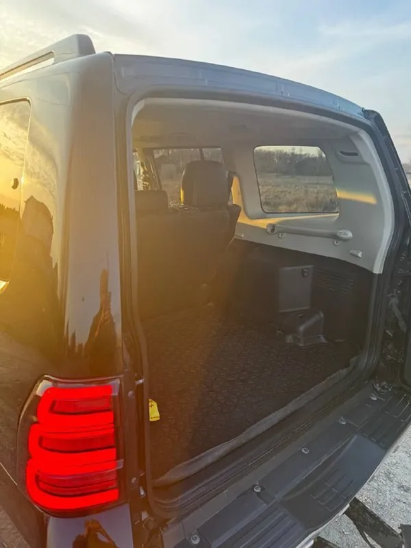 Mitsubishi pajero 2014 года цена авто: 2.500 000 руб. предлагаем вашему вниманию mitsubishi pajero последний рестайлинг. с двигателем 3 литра бензиновым. этот автомобиль в максимальной комплектации обеспечит вам максимальный комфорт и безопасность на дороге. коробка передач: автомат фары: все led с тонированной бронепленке. аудиосистема: доработанная, для истинных ценителей музыки. салон кожа. состояние: автомобиль идеальное, не участвовал в дтп 2 комплекта оригинальных дисков зима, лето. подробнее расскажу по телефону, звоните. +79493069811 📲 tg: @illandmarkll 📞 звоните: +7(949)3069811 - фотография - 5