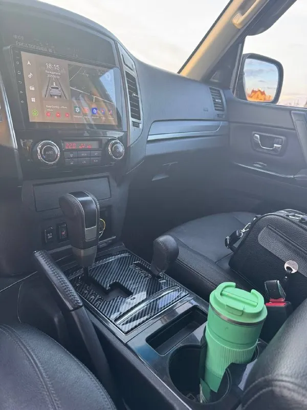 Mitsubishi pajero 2014 года цена авто: 2.500 000 руб. предлагаем вашему вниманию mitsubishi pajero последний рестайлинг. с двигателем 3 литра бензиновым. этот автомобиль в максимальной комплектации обеспечит вам максимальный комфорт и безопасность на дороге. коробка передач: автомат фары: все led с тонированной бронепленке. аудиосистема: доработанная, для истинных ценителей музыки. салон кожа. состояние: автомобиль идеальное, не участвовал в дтп 2 комплекта оригинальных дисков зима, лето. подробнее расскажу по телефону, звоните. +79493069811 📲 tg: @illandmarkll 📞 звоните: +7(949)3069811 - фотография - 7