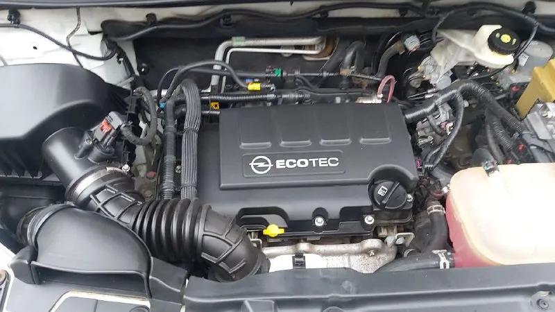 Продам opel mokka 2013 г. в. 1.4 бензин, в отличном состоянии. комплектация cosmo. надёжный цепной двигатель 140 л. с. с беспроблемной шестиступенчатой акпп, не робот и не вариатор. передний привод. два собственника. родной пробег 123000 км. в дтп авто не участвовало. практически вся в родной краске. дно авто как новое. по комплектации: электроусилитель руля, подогрев форсунок омывателя, передних сидений, боковых зеркал, заднего стекла, руля, кондиционер, круиз-контроль, центральный замок, электрорегулировка и складывание зеркал, 4 стеклоподъёмника с автодоводчиком, парктроники передние и задние, камера заднего вида, датчики света и дождя. цена 1435000 руб. небольшой торг у капота. +79493691944. 📞 звоните: +7(949)3691944 - фотография - 8