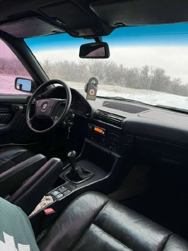 Продаем bmw 1993г. в хорошем состоянии, обслуживалась вовремя, нужно подладить сцепление. дизельное топливо, кожаный салон. регистрация лнр, связь с владельцем по стс потеряна. г. макеевка червоногвардейский район. 250тыс. торг подробнее по +7949 332 53 96 📲 tg: @alenkakay 📞 звоните: +7(949)3325396 - фотография - 5
