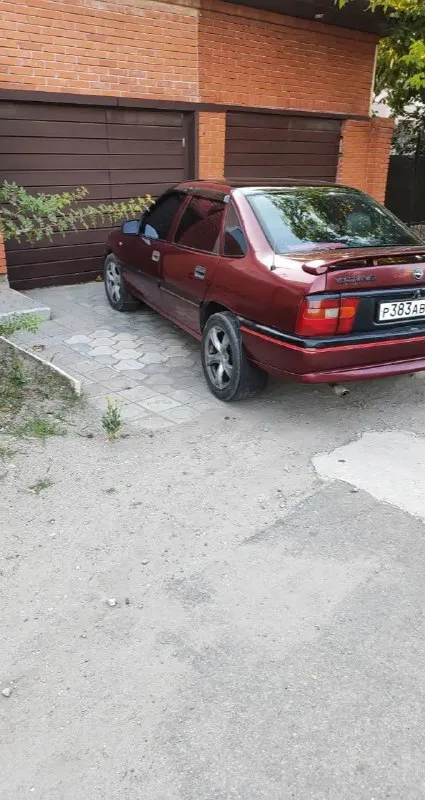 🚗 дорогие автолюбители, представляем вашему вниманию редкий экземпляр — opel vectra a 1993 года. мощный двигатель v6 объёмом 2.5 литра и 176 л. с. дарит удовольствие от каждой поездки, средний расход всего 10 литров. интерьер выполнен из натуральной кожи с подогревом сидений, создающих атмосферу роскоши и комфорта. единственным небольшим недостатком является система отопления салона, однако это ничуть не умаляет достоинств машины. автомобиль бережно эксплуатировался и прекрасно сохранился. его продают исключительно потому, что больше не нужен владельцам. свяжитесь с нами по телефонам +79493344568 (роман) или +79490040366 (миранда). мы открыты к обсуждению цены. ваш новый друг на дороге ждёт именно вас! - фотография - 2