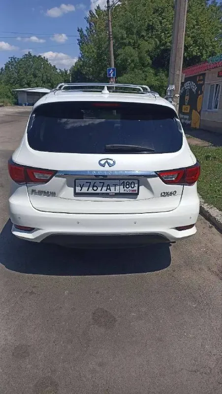 Продам infiniti qx 60 машина 2017 года, мотор 3,5 атмосферник, комплектация платинум, пробег 190 тыс... - фотография