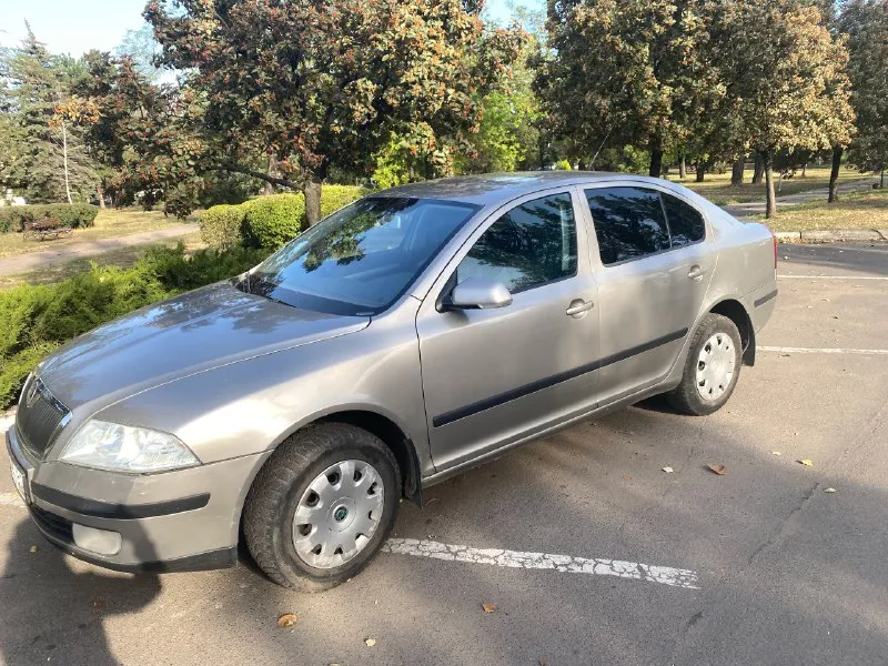 Продам skoda октавия а5 2007 года выпуска, 1,6, механика, пробег 248000 км. то проводится своевременно. комплектация: стеклоподъемники, мп3, климат контроль, подлокотник …. собственник, авто брала с автосалона. цена 650000 ₽. звонить по телефону +79494074560 📞 звоните: +7(949)4074560 - фотография - 2