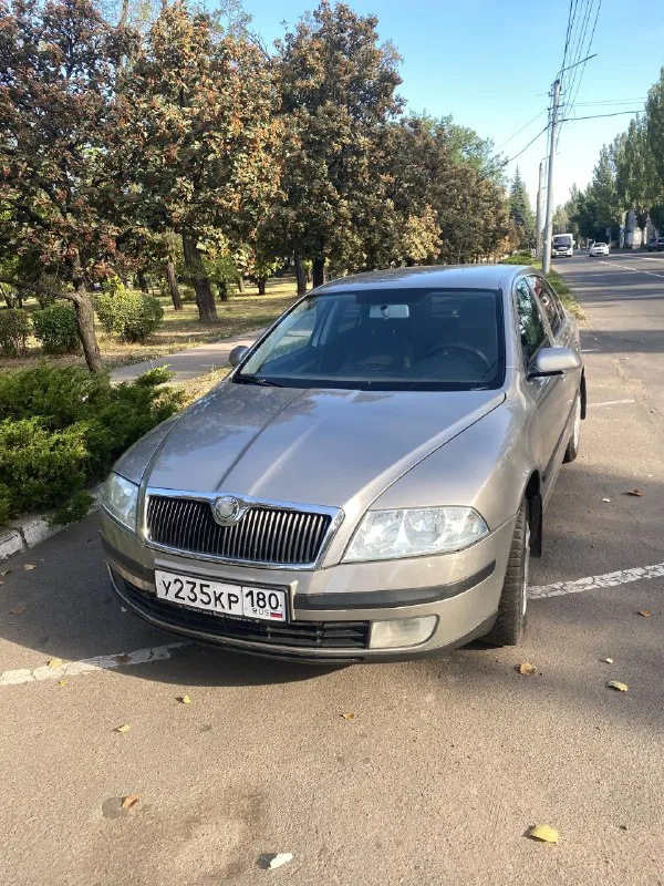 Продам skoda октавия а5 2007 года выпуска, 1,6, механика, пробег 248000 км. то проводится своевременно. комплектация: стеклоподъемники, мп3, климат контроль, подлокотник …. собственник, авто брала с автосалона. цена 650000 ₽. звонить по телефону +79494074560 📞 звоните: +7(949)4074560 - фотография - 3