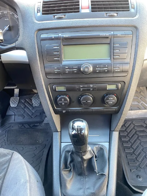 Продам skoda октавия а5 2007 года выпуска, 1,6, механика, пробег 248000 км. то проводится своевременно. комплектация: стеклоподъемники, мп3, климат контроль, подлокотник …. собственник, авто брала с автосалона. цена 650000 ₽. звонить по телефону +79494074560 📞 звоните: +7(949)4074560 - фотография - 5