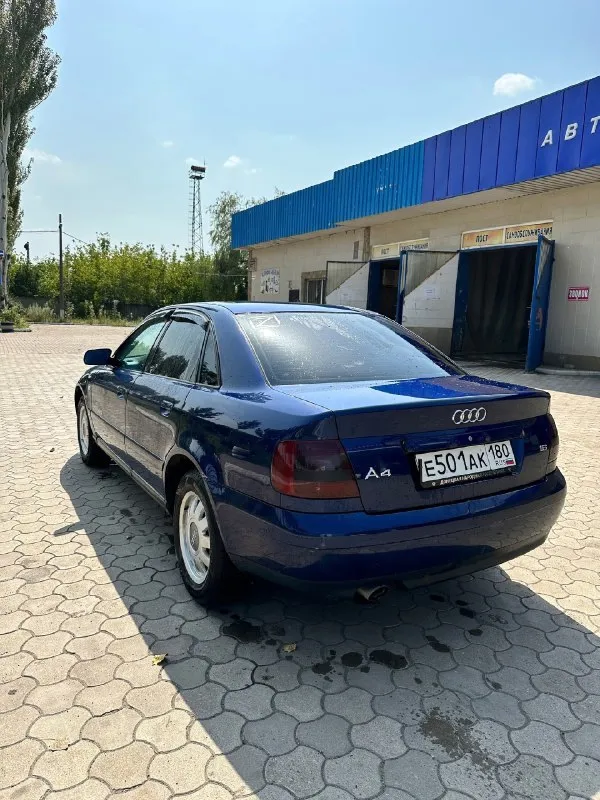 Продам audi a4 b5 рестайлинг 1.6mpi 1999 г. в. осмотр г. донецк. пробег: 280000 машина пригнана с германии в 2021 году. обслужена по технике полностью, вырезан катализатор, прошита на евро2 сделан stage1, + отключен клапан evap и egr. ходовая перебрана, коробка механика 5-ти ступка обслужена, заменён комплект сцепления. климат работает без нареканий, отремонтированный прошлым летом компрессор кондиционера. заменены тормозные диски в круг, передние суппорта перебраны, задние заменены на новые. установлены bi-led модули свет шикарный. перетянут потолок и дверные карты, сиденья не продавленные в отличном состоянии. присутствуют временные нюансы по кузову, критичного ничего. 2 комплекта резины зима-лето. установлена сигнализация пандора с автозапуском с телефона. так же отдам новые запчасти. цена: 420.000 тыс. торг у капота. +79493679161 📞 звоните: +7(949)3679161 - фотография - 4