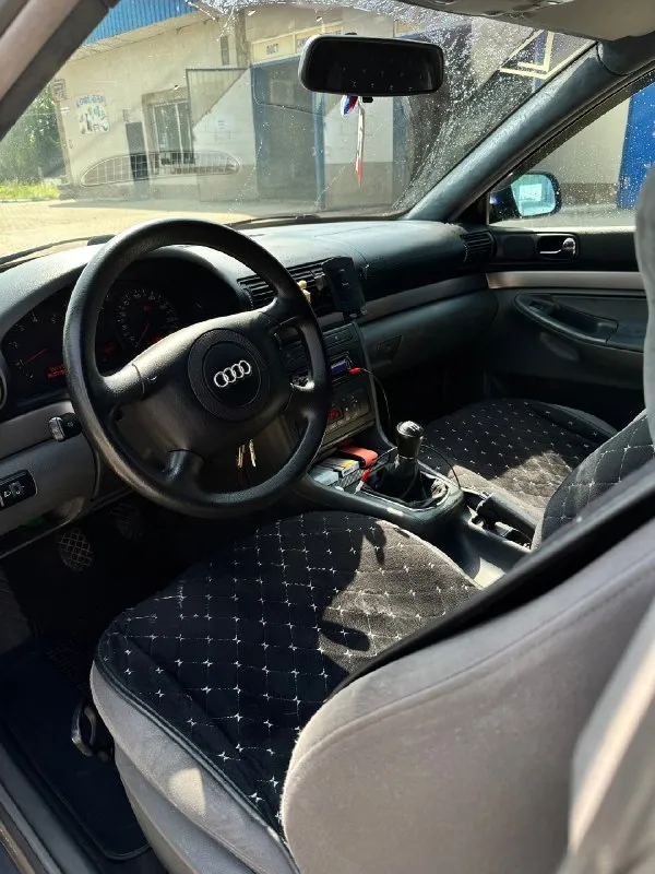 Продам audi a4 b5 рестайлинг 1.6mpi 1999 г. в. осмотр г. донецк. пробег: 280000 машина пригнана с германии в 2021 году. обслужена по технике полностью, вырезан катализатор, прошита на евро2 сделан stage1, + отключен клапан evap и egr. ходовая перебрана, коробка механика 5-ти ступка обслужена, заменён комплект сцепления. климат работает без нареканий, отремонтированный прошлым летом компрессор кондиционера. заменены тормозные диски в круг, передние суппорта перебраны, задние заменены на новые. установлены bi-led модули свет шикарный. перетянут потолок и дверные карты, сиденья не продавленные в отличном состоянии. присутствуют временные нюансы по кузову, критичного ничего. 2 комплекта резины зима-лето. установлена сигнализация пандора с автозапуском с телефона. так же отдам новые запчасти. цена: 420.000 тыс. торг у капота. +79493679161 📞 звоните: +7(949)3679161 - фотография - 5