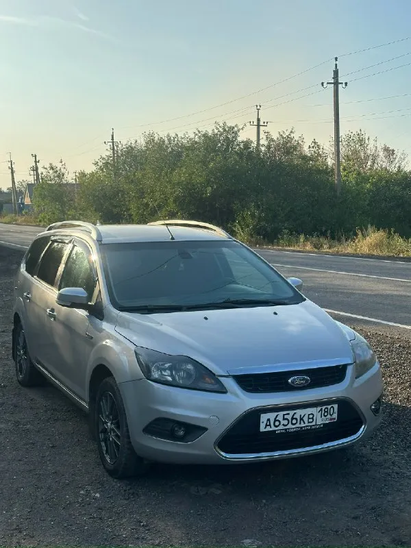 Продам ford фокус 2 рестайлинг 2009 год 1.8 бензин. по комплектации: датчики света, дождя, двухзонный климат контроль, подогрев передних седений, подогрев лобового и заднего стекла, полный электропакет, мультируль. салон чистый ухоженный. два комплекта резины на дисках, зима шипы. цена 590000 рублей. звоните +79494714637 📞 звоните: +7(949)4714637 - фотография - 2
