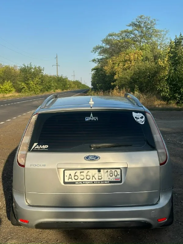 Продам ford фокус 2 рестайлинг 2009 год 1.8 бензин. по комплектации: датчики света, дождя, двухзонный климат контроль, подогрев передних седений, подогрев лобового и заднего стекла, полный электропакет, мультируль. салон чистый ухоженный. два комплекта резины на дисках, зима шипы. цена 590000 рублей. звоните +79494714637 📞 звоните: +7(949)4714637 - фотография - 3