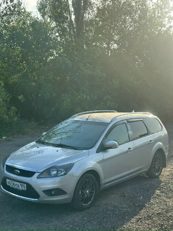 Продам ford фокус 2 рестайлинг 2009 год 1.8 бензин. по комплектации: датчики света, дождя, двухзонный климат контроль, подогрев передних седений, подогрев лобового и заднего стекла, полный электропакет, мультируль. салон чистый ухоженный. два комплекта резины на дисках, зима шипы. цена 590000 рублей. звоните +79494714637 📞 звоните: +7(949)4714637 - фотография - 4