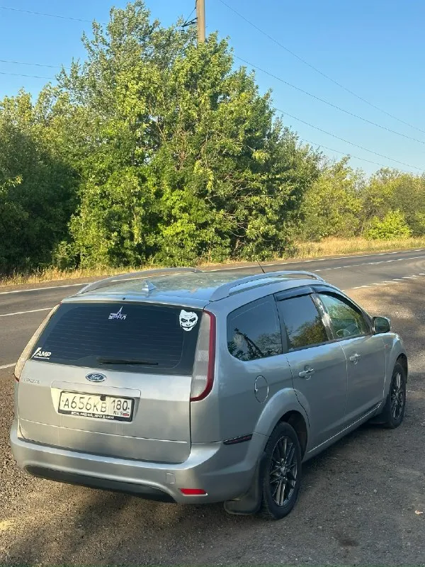 Продам ford фокус 2 рестайлинг 2009 год 1.8 бензин. по комплектации: датчики света, дождя, двухзонный климат контроль, подогрев передних седений, подогрев лобового и заднего стекла, полный электропакет, мультируль. салон чистый ухоженный. два комплекта резины на дисках, зима шипы. цена 590000 рублей. звоните +79494714637 📞 звоните: +7(949)4714637 - фотография - 5