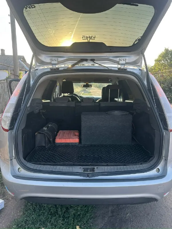 Продам ford фокус 2 рестайлинг 2009 год 1.8 бензин. по комплектации: датчики света, дождя, двухзонный климат контроль, подогрев передних седений, подогрев лобового и заднего стекла, полный электропакет, мультируль. салон чистый ухоженный. два комплекта резины на дисках, зима шипы. цена 590000 рублей. звоните +79494714637 📞 звоните: +7(949)4714637 - фотография - 8