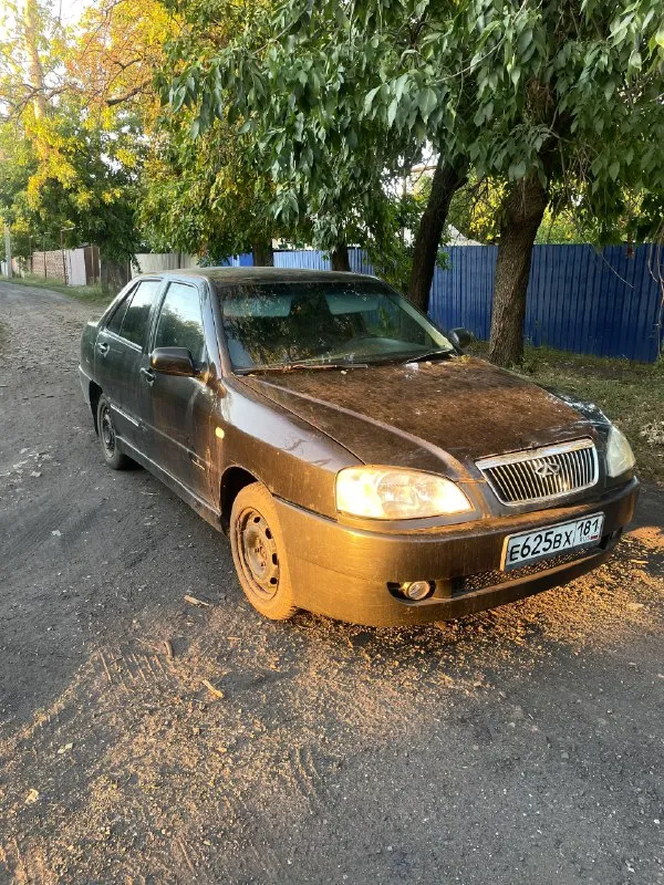 Продам chery amulet a15. год выпуска 2007. объем двигателя 1.6 комплектация 4-эсп, гур, кондиционер. коробка 5-ти ступка, без вылетов и хрустов. резина r14 (зима). машина требует вложений, возможно пробита прокладка гбц, а так заводится, передвигается. кондиционер работает, через раз. гур подтекает. по кузову: жучки, крыло мятое, днище живое (есть пару моментов). документы в норме, постоянный 181 стс, птс, дкп на руках. город: антрацит цена: 90.000₽ торг возможен. пишите в личные сообщения или по номеру телефона +79595281180 📞 звоните: +7(959)5281180 - фотография - 2