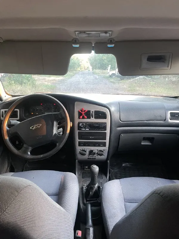 Продам chery amulet a15. год выпуска 2007. объем двигателя 1.6 комплектация 4-эсп, гур, кондиционер. коробка 5-ти ступка, без вылетов и хрустов. резина r14 (зима). машина требует вложений, возможно пробита прокладка гбц, а так заводится, передвигается. кондиционер работает, через раз. гур подтекает. по кузову: жучки, крыло мятое, днище живое (есть пару моментов). документы в норме, постоянный 181 стс, птс, дкп на руках. город: антрацит цена: 90.000₽ торг возможен. пишите в личные сообщения или по номеру телефона +79595281180 📞 звоните: +7(959)5281180 - фотография - 8