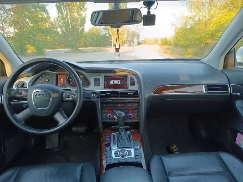 Продам audi а6с6 2.8 fsi 2008 год выпуска 215000 км пробега в хорошем состоянии без вложений два собственника бралась у дилера в ростове максимальная комплектация все вопросы по телефону+79591247637 осмотр г брянка 1700000₽ торг. 📞 звоните: +7(959)1247637 - фотография - 6