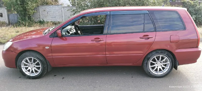 Продам mitsubishi lancer 9, универсал 2004г,1.6, мкпп, абс, кондиционер, 4эл. стекл. , обогрев сидений, зеркал, салон в хорошем состоянии. пробег 204т. новый стартер, генератор, передние амортизаторы, аккумулятору меньше года. авто без единой ошибки на бк. с документами порядок, без штрафов, ограничений и т. д. из минусов:двигатель подъедает масло, на лобовом трещина, требуется замены гофры. осмотр г. донецк, кировский район. цена 300т. +79495276064 📞 звоните: +7(949)5276064 - фотография - 7