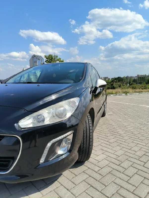 Продам личный автомобиль, peugeot 308 ( peugeot 308) 1.6 ат, 2011г. 189000 км. г. донецк. технически исправен. по мотору менялись сальники коленвала, так же замена маслосьемные колпачки +предвидущий собственник менял цепь грм. по ходовой части были помееяны задние тормозные диски со ступичными подшипниками. с середины замена шаровых +стойки стабилизатора. замена аккумулятора. резина 2 комплекта. лето новые только купили. владельцы, я 4тая. на рос учете. салон в хорошем состоянии. коробка автомат. сама машина опрятная. но тоже отнеситесь с пониманием она не новая есть жизненные коцки и т. п. по всем вопросам отвечу. цена: 580 000 руб. без торга по вопросам +7949 363 20 09 алëна 📞 звоните: +7(949)3632009 - фотография - 4