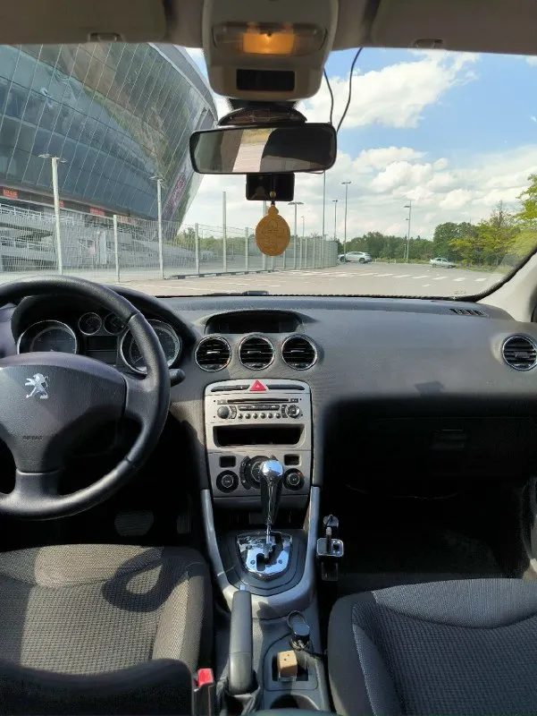 Продам личный автомобиль, peugeot 308 ( peugeot 308) 1.6 ат, 2011г. 189000 км. г. донецк. технически исправен. по мотору менялись сальники коленвала, так же замена маслосьемные колпачки +предвидущий собственник менял цепь грм. по ходовой части были помееяны задние тормозные диски со ступичными подшипниками. с середины замена шаровых +стойки стабилизатора. замена аккумулятора. резина 2 комплекта. лето новые только купили. владельцы, я 4тая. на рос учете. салон в хорошем состоянии. коробка автомат. сама машина опрятная. но тоже отнеситесь с пониманием она не новая есть жизненные коцки и т. п. по всем вопросам отвечу. цена: 580 000 руб. без торга по вопросам +7949 363 20 09 алëна 📞 звоните: +7(949)3632009 - фотография - 6