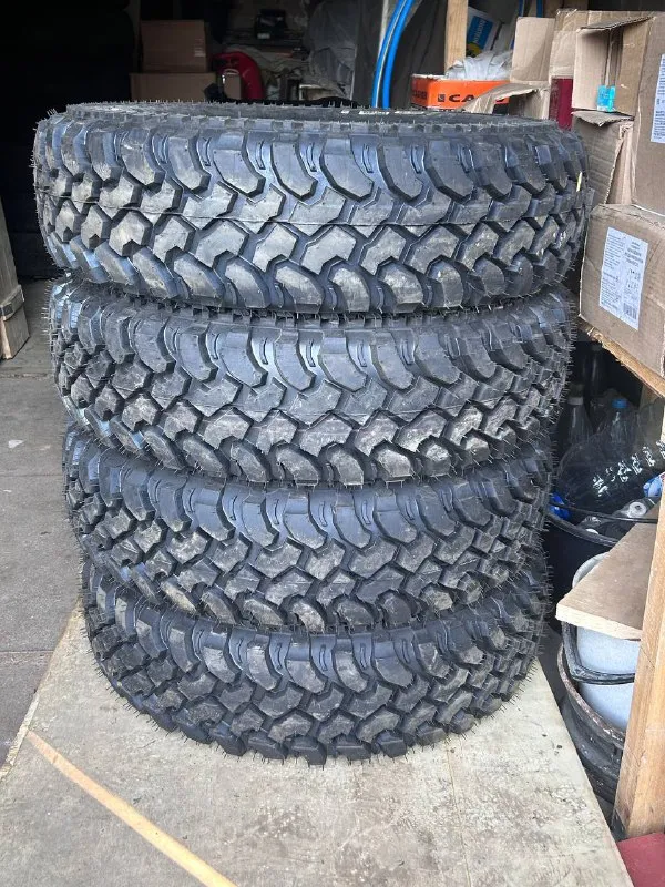 Уаз буханка 2012год 2.7 инжектор! на полном боевом ходу, работает все, обслужено все. заводится и гребет в любую погоду и время года. рама целая, не гнилой, кузов на 4 есть зарапки вмятинки мелкие рыжики, не без этого, серьезного ничего. резины 2 комплекта, одна кама всесезонка и грязевая отдельно новая(в цену машины не входит)!2 печки,2 запаски, багажник!новые рессоры, аморты, сцепление, диск тормоза перед, задние барабаны, ручник работает, карданы обслужены крестовины поменяны, сальники и подшипники хвостовиков, ничего не гудит не стучит, мосты обслужены. мотор зверь 409,расхода масла нет вообще, пробег 300,4х ступка кпп. все жидкости свежие, масла мотор, кпп, раздатка, мосты, антифриз! 500тыс, торг без фанатизма. донецк +79495088383 - фотография - 6