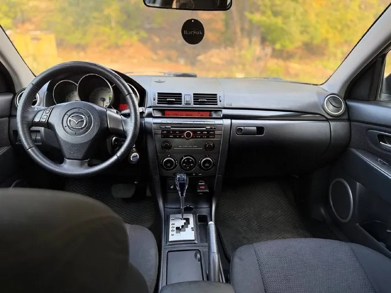 Продам mazda 3, 2007 года выпуска, в хорошем состоянии ❗️пробег — 155000 км ❗️двигатель 1.6, не троит, не дымит, работает ровно, масло не ест, тянет отлично. ❗️коробка автомат работает отлично, без пинков и задержек. ❗️ходовая часть полностью перебрана, все что нужно было заменить заменили, включая все стойки, опоры и опорные подшипиники, в июне 2025 года. обслуживалась в мазда центре на ильича, все данные о ремонтах есть! ❗️то своевременно, резина лето - новая, новый радиатор кондиционера, месяц назад поставили новый генератор, новый акум! ❗️по кузову есть пару рыжиков на езду не влияют! ❗️комплектация: гур, кондиционер (заправлен, холодит) электрозеркала, музыка, подогрев передних сидений, 4 электростеклоподьемника. ❗️салон в отличном состоянии, чистый не потёртый и не прокуренный. ❗️с документами полный порядок, на учёт станет без проблем. 💵цена: 590 тыс. рублей осмотр макеевка (гвардейка) ☎️+79497433075 - фотография - 8