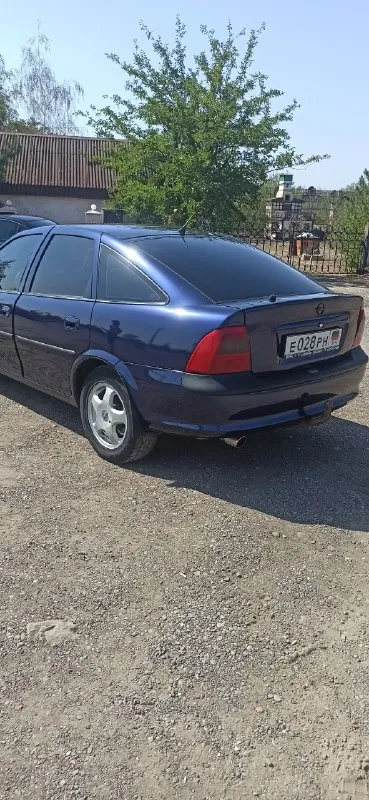 Продам машину в моих руках последние 5 лет состояние хорошее 🔥 opel вектра б 1996 года выпуска x18xe работает идеально, капиталил 3 года назад! едет очень хорошо! техническая часть без каких либо вопросов все что нужно было сделать, делал сразу не затягивал, денег в машину не жалел мккп - 5 ст. все передачи на месте, без хрустов и воя в круг закатана пленкой -35 кузов выглядит просто шикарно, пол года назад полностью перекрашивался, и что нужно было подваривалось, делал для себя (продавать не собирался) в живую выглядит лучше чем на фото комплектация кондиционер заправлен и дует отлично, 2 подушки безопасности, стеклоподъёмники сигнализация! также есть 2 комплект дисков! и немного запчастей с донора! кто ищет себе идеальную машину по хорошей цене успевайте цена 480 000торг строго возле машины тел: +79493266574 📞 звоните: +7(949)3266574 - фотография - 3