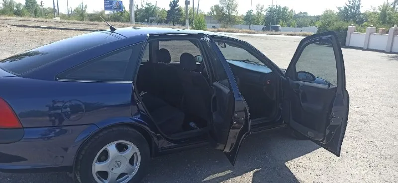 Продам машину в моих руках последние 5 лет состояние хорошее 🔥 opel вектра б 1996 года выпуска x18xe работает идеально, капиталил 3 года назад! едет очень хорошо! техническая часть без каких либо вопросов все что нужно было сделать, делал сразу не затягивал, денег в машину не жалел мккп - 5 ст. все передачи на месте, без хрустов и воя в круг закатана пленкой -35 кузов выглядит просто шикарно, пол года назад полностью перекрашивался, и что нужно было подваривалось, делал для себя (продавать не собирался) в живую выглядит лучше чем на фото комплектация кондиционер заправлен и дует отлично, 2 подушки безопасности, стеклоподъёмники сигнализация! также есть 2 комплект дисков! и немного запчастей с донора! кто ищет себе идеальную машину по хорошей цене успевайте цена 480 000торг строго возле машины тел: +79493266574 📞 звоните: +7(949)3266574 - фотография - 8