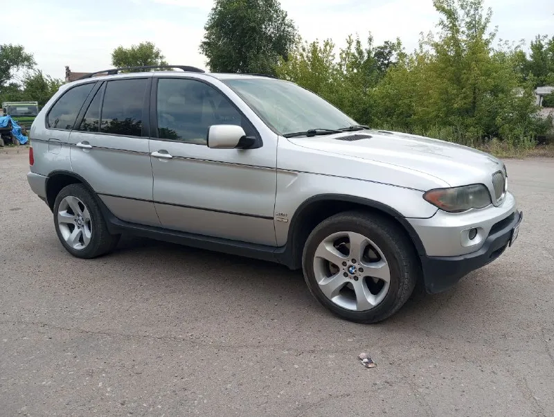 Енакиево. продам bmw x5 е53 рестайлинг 2006г. 3.0 м54 самый простой и надежный мотор. газ-бензин (зарегестрирован). родной пробег: 314т. авто в отличном состоянии, на свои года. не бит, в родном окрасе. авто местное не пригон! гаражного хранения! хозяйское! кузов хороший. расходники заменены: грм цепь, масла, фильтра. полная комплектация: abs, airbag, гур, эл/стекла-зеркала-подогрев, эл/сидения-подогревы, климат-контроль (рабочий), панорама люк, кож. салон и т. д. документы в порядке, местный 180 учет! ц: 850.000р. торг! енакиево. +79493652755. 📞 звоните: +7(949)3652755 - фотография - 3