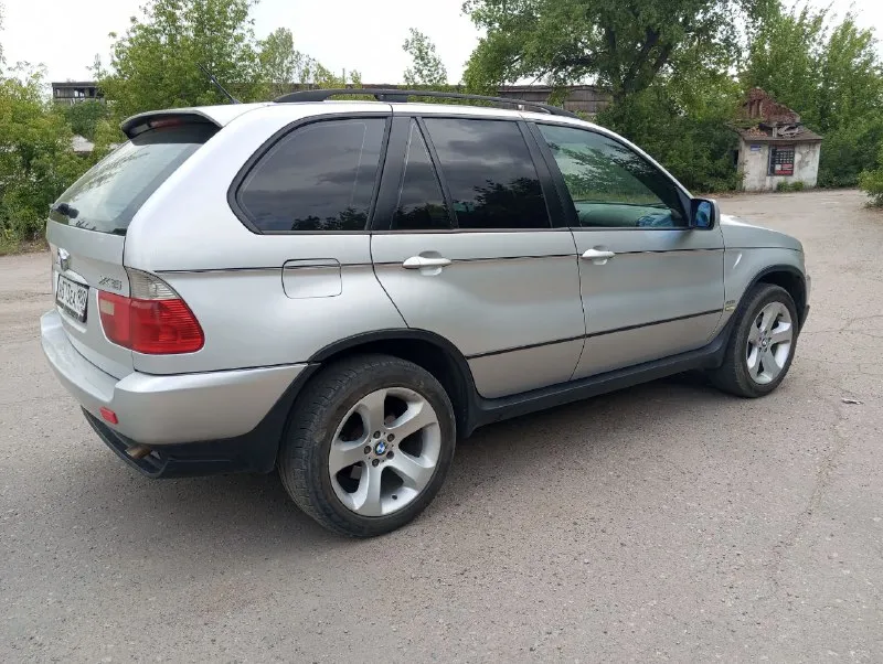 Енакиево. продам bmw x5 е53 рестайлинг 2006г. 3.0 м54 самый простой и надежный мотор. газ-бензин (зарегестрирован). родной пробег: 314т. авто в отличном состоянии, на свои года. не бит, в родном окрасе. авто местное не пригон! гаражного хранения! хозяйское! кузов хороший. расходники заменены: грм цепь, масла, фильтра. полная комплектация: abs, airbag, гур, эл/стекла-зеркала-подогрев, эл/сидения-подогревы, климат-контроль (рабочий), панорама люк, кож. салон и т. д. документы в порядке, местный 180 учет! ц: 850.000р. торг! енакиево. +79493652755. 📞 звоните: +7(949)3652755 - фотография - 5