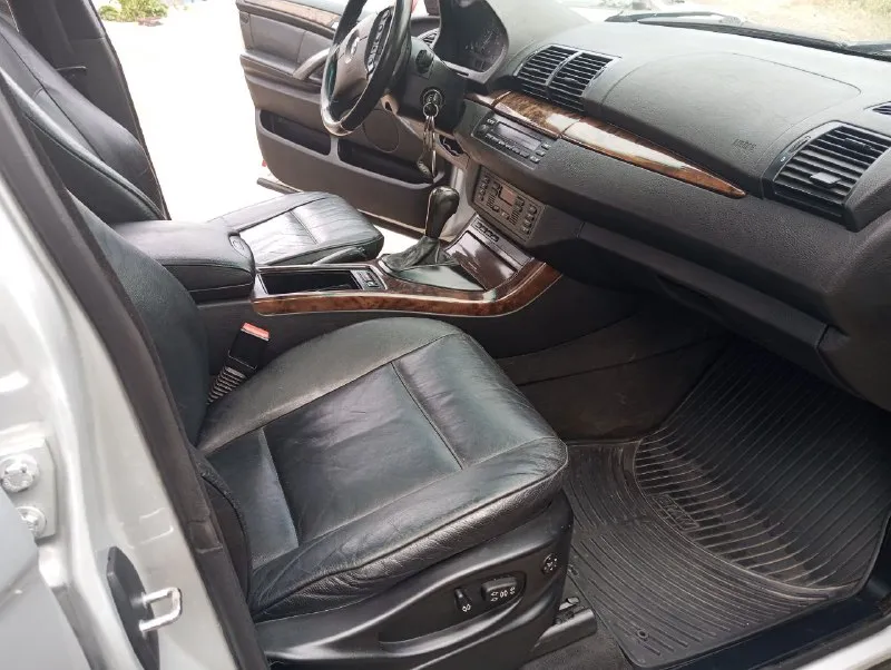 Енакиево. продам bmw x5 е53 рестайлинг 2006г. 3.0 м54 самый простой и надежный мотор. газ-бензин (зарегестрирован). родной пробег: 314т. авто в отличном состоянии, на свои года. не бит, в родном окрасе. авто местное не пригон! гаражного хранения! хозяйское! кузов хороший. расходники заменены: грм цепь, масла, фильтра. полная комплектация: abs, airbag, гур, эл/стекла-зеркала-подогрев, эл/сидения-подогревы, климат-контроль (рабочий), панорама люк, кож. салон и т. д. документы в порядке, местный 180 учет! ц: 850.000р. торг! енакиево. +79493652755. 📞 звоните: +7(949)3652755 - фотография - 7