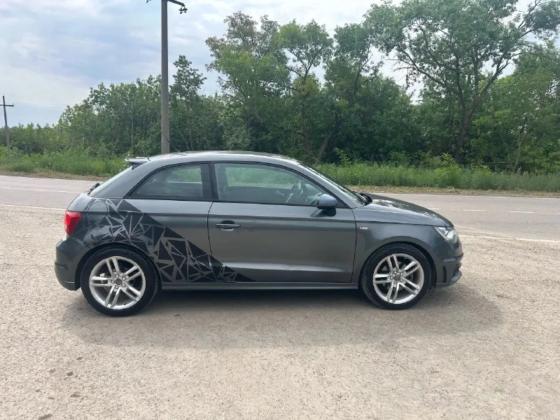 Продам audi a1 2011 год. маневренный и комфортный автомобиль, привлекает взгляд окружающих. хорошая комплектация, два комплекта резины - новые. пробег 180.000 км. по авто многое сделано ✔ вопросы по телефону + 7-949-311-68-98 даниил (telegram на этом же номере) цена : 950.000 руб. + торг 📞 звоните: +7(949)3116898 - фотография - 3