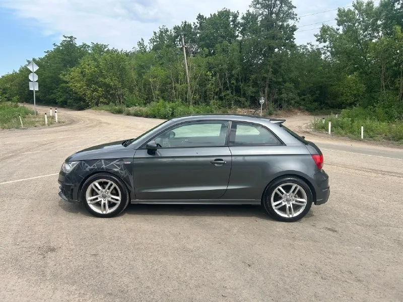 Продам audi a1 2011 год. маневренный и комфортный автомобиль, привлекает взгляд окружающих. хорошая комплектация, два комплекта резины - новые. пробег 180.000 км. по авто многое сделано ✔ вопросы по телефону + 7-949-311-68-98 даниил (telegram на этом же номере) цена : 950.000 руб. + торг 📞 звоните: +7(949)3116898 - фотография - 4