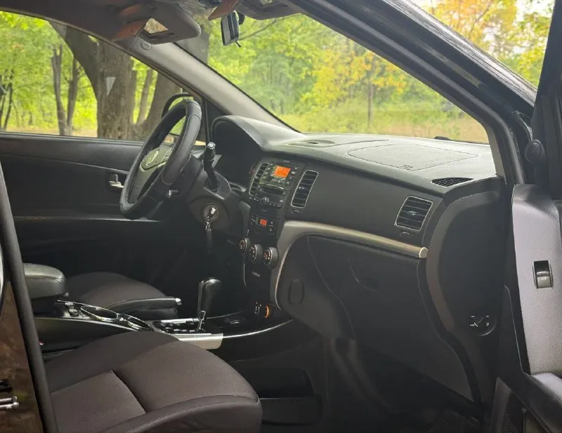 🔥 750,000 рублей 🔥 в продаже ssanyong actyon 2.0 л tdi, 4 wd, at. подключаемый полный привод с блокировкой. полноценная гидротрансформаторная акпп. автомобиль 11.11.2011 г. в. находится в 1 семье. оригинальный птс, вся документация, 2 ключа. заводской окрас всех кузовных элементов за исключением крышки багажника. пороги, низ дверей, арки и днище в целом - без нюансов. подкапотное пространство сухое. двигатель работает ровно, расход 9 л город, 7 л трасса. комплектация полная, климат, круиз, 4 эл. сп, мультируль, подогрев сидений, зеркал, зоны дворников, штатные птф, автозапуск, прочие. находится в г макеевка, звонить по существу. варианты обменов и рассрочек не интересны. торга нет контакты : +79494531233 - фотография - 10