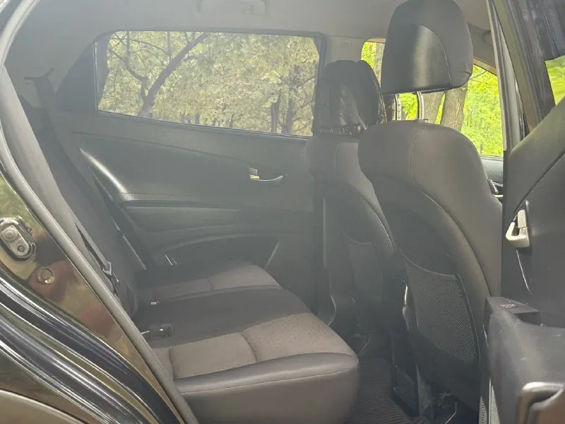 🔥 750,000 рублей 🔥 в продаже ssanyong actyon 2.0 л tdi, 4 wd, at. подключаемый полный привод с блокировкой. полноценная гидротрансформаторная акпп. автомобиль 11.11.2011 г. в. находится в 1 семье. оригинальный птс, вся документация, 2 ключа. заводской окрас всех кузовных элементов за исключением крышки багажника. пороги, низ дверей, арки и днище в целом - без нюансов. подкапотное пространство сухое. двигатель работает ровно, расход 9 л город, 7 л трасса. комплектация полная, климат, круиз, 4 эл. сп, мультируль, подогрев сидений, зеркал, зоны дворников, штатные птф, автозапуск, прочие. находится в г макеевка, звонить по существу. варианты обменов и рассрочек не интересны. торга нет контакты : +79494531233 - фотография - 9