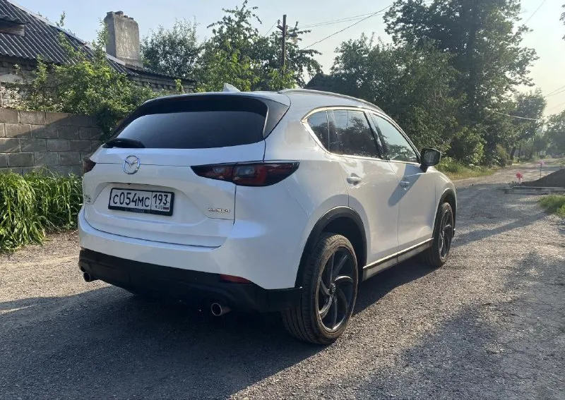 Срочно продам mazda cx-5 2021 г. (vin 2022), пробег 15 000 км. 3.150 🍋, торг у капота последнее поколение, максимальная комплектация premium plus. акпп, полный привод (авто), двигатель 2.5 л (189 л. с.). опции: кожа (подогрев/вентиляция сидений, подогрев руля), люк, адаптивный свет, датчики слепых зон, круиз-контроль на руле, 2-зонный климат, подставка для ног, современная мультимедиа. состояние: идеальное. без дефектов. салон как новый, без следов эксплуатации. то по регламенту. макеевка/донецк +79499440434 - фотография - 3