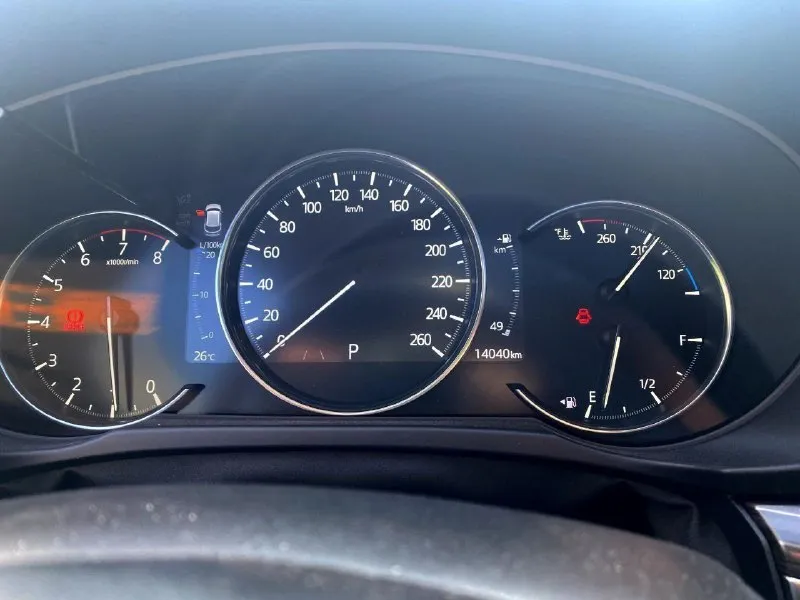 Срочно продам mazda cx-5 2021 г. (vin 2022), пробег 15 000 км. 3.150 🍋, торг у капота последнее поколение, максимальная комплектация premium plus. акпп, полный привод (авто), двигатель 2.5 л (189 л. с.). опции: кожа (подогрев/вентиляция сидений, подогрев руля), люк, адаптивный свет, датчики слепых зон, круиз-контроль на руле, 2-зонный климат, подставка для ног, современная мультимедиа. состояние: идеальное. без дефектов. салон как новый, без следов эксплуатации. то по регламенту. макеевка/донецк +79499440434 - фотография - 4