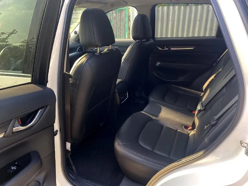 Срочно продам mazda cx-5 2021 г. (vin 2022), пробег 15 000 км. 3.150 🍋, торг у капота последнее поколение, максимальная комплектация premium plus. акпп, полный привод (авто), двигатель 2.5 л (189 л. с.). опции: кожа (подогрев/вентиляция сидений, подогрев руля), люк, адаптивный свет, датчики слепых зон, круиз-контроль на руле, 2-зонный климат, подставка для ног, современная мультимедиа. состояние: идеальное. без дефектов. салон как новый, без следов эксплуатации. то по регламенту. макеевка/донецк +79499440434 - фотография - 7