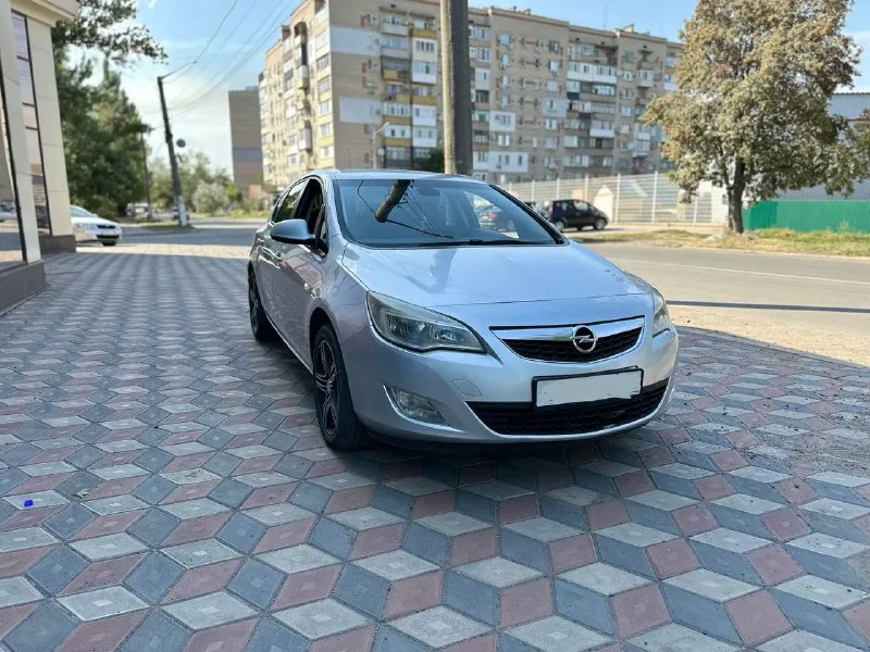 Продам opel astra j 2010 года. . машина в отличном состоянии, хорошая комплектация, с мульти-рулем, медиа, климат контролем. двигатель работает ровно. стоит гбо. ходовая не стучит, не гремит. цена : 600.000р торг реальному покупателю на месте. +79498338984 ( есть телеграмм на этом номере. ) +79495234618 - фотография - 2