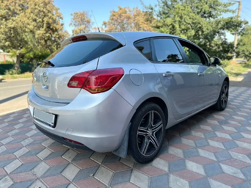 Продам opel astra j 2010 года. . машина в отличном состоянии, хорошая комплектация, с мульти-рулем, медиа, климат контролем. двигатель работает ровно. стоит гбо. ходовая не стучит, не гремит. цена : 600.000р торг реальному покупателю на месте. +79498338984 ( есть телеграмм на этом номере. ) +79495234618 - фотография - 4