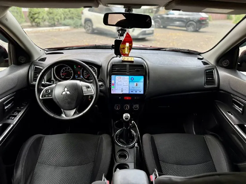 Mitsubishi asx 2014 года выпуска, 1.6 бензин механика, автомобиль в идеальном состоянии! без намека на ржавчину по кузову без вмятин и царапин! двигатель ходовая кпп в отличном состоянии! автомобиль обслуживается каждые 7 тыс км! салон как новый! в хорошей комплектации есть все для комфортной езды! на механике самая полная! резина новая! автомобиль покупался новым в ростове на дону! не москва не питер ржавчины на автомобиле нету! два комплекта ключей все заказы нарядов сервисные книжки! срочно юридически кристально чистая без обременений и штрафов любое оформление! срочно все вопросы по телефону звонить в любое время! цена 985 000 тыс руб! осмотр город донецк! +7949-401-03-58 +7949-401-03-61 📞 звоните: +7(949)4010358 - фотография - 5