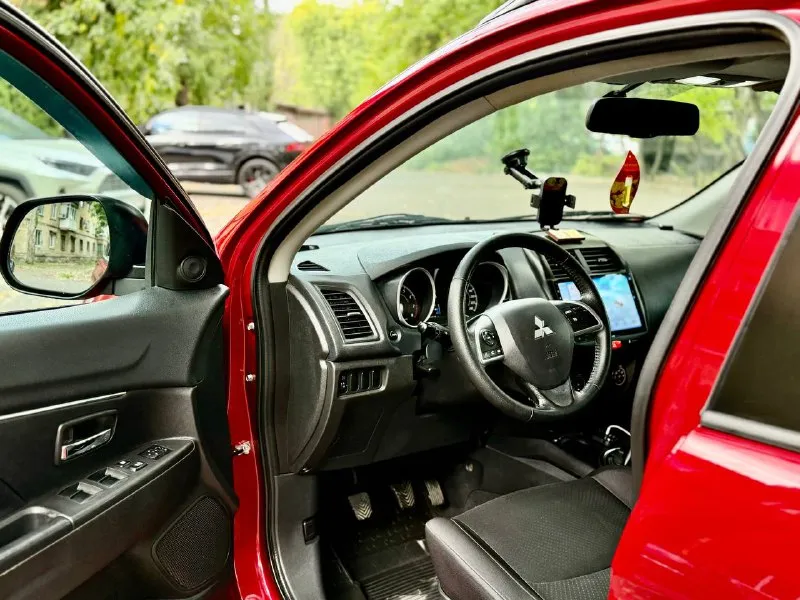 Mitsubishi asx 2014 года выпуска, 1.6 бензин механика, автомобиль в идеальном состоянии! без намека на ржавчину по кузову без вмятин и царапин! двигатель ходовая кпп в отличном состоянии! автомобиль обслуживается каждые 7 тыс км! салон как новый! в хорошей комплектации есть все для комфортной езды! на механике самая полная! резина новая! автомобиль покупался новым в ростове на дону! не москва не питер ржавчины на автомобиле нету! два комплекта ключей все заказы нарядов сервисные книжки! срочно юридически кристально чистая без обременений и штрафов любое оформление! срочно все вопросы по телефону звонить в любое время! цена 985 000 тыс руб! осмотр город донецк! +7949-401-03-58 +7949-401-03-61 📞 звоните: +7(949)4010358 - фотография - 6