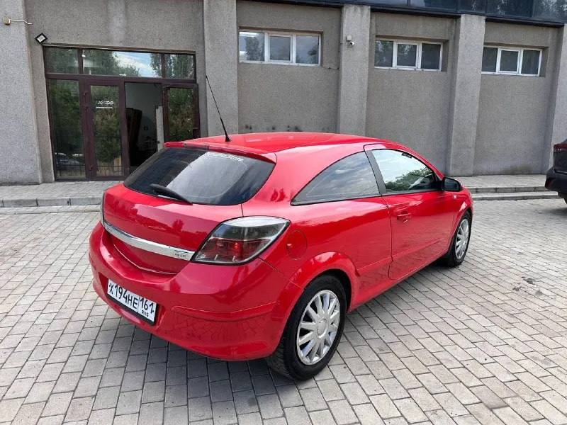 Продам opel astra h gtc 2007 года выпуска мотор 1.6 самый надежный и неприхотливый в линейке. коробка автомат. автомобиль в достойном техническом состоянии, мотор работает равно, не троит, не дымит, масло не кушает, тянет отлично. коробка без нареканий, без пинков, рывков плавно переключает все скорости. по ходовой без посторонних звуков, уверенно стоит на дороге, тормоза хорошие, ручник держит. климат-контроль исправен, холодит очень хорошо. в данный момент автомобиль без вложений, на бодром уверенном ходу. все документы на руках стс, птс, дкп, оформление без проблем. цена:420000 р. торг около автомобиля. территориально нахожусь в городе макеевка. телефон для связи: +7 949 393 58 25 +7 901 744 57 33 📞 звоните: +7(949)3935825 - фотография - 4