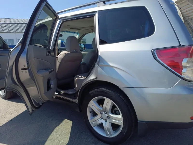 Продам личный авто subaru forester год: 2009г мотор: 2,5 at (171л. с) коробка автомат привод: полный пробег: 165м цена: 1,3 миллиона (торг уместен) продаю личный авто в отличном состоянии. по техническому состоянию всё отлично. двигатель обслужен, масло не ест, коробка переключает плавно, ходовка и привод в полном порядке. кондиционер работает отлично, печка работает, обогрев сидений и. д всё работает. установлена сигнализация с возможностью автозапуска. полный комплект: зимней, летней резины. продажа по финансовым причинам. детали по телефону либо в тг: +79493222619 - фотография - 5
