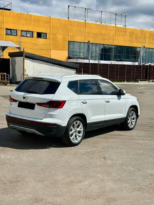 Volkswagen jetta vs5, 2023г. - volkswagen 1.4(150л. с) - aisin 6ст. пробег - 27т. км. полный аналог skoda karoq volkswagen tiguan и seat ateca от vag автомобиль в состоянии нового! после полного то! расход 6л/100км. новая резина, подогревы всех сидений, беспроводные apple car play и android auto, два ключа! система start-stop, led оптика - супер свет, большой багажник, полностью в заводском окрасе, родное идеальное остекление! зеленейшая автотека! цена 2’100’000₽ торг! telegram +79493370237 📲 tg: @m00nw0man 📞 звоните: +7(949)3370237 - фотография - 4