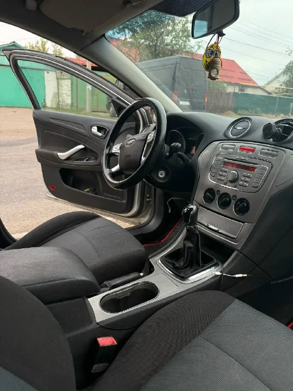 ⚠️⚠️⚠️срочно ⚠️⚠️⚠️ продам ford mondeo 4 поколения ❗️пробег 324.000 км ❗️2008 года выпуска ❗️бензин 2.0 литра (не турбо) ❗️кпп - механика ❗️ 2 владелец ❗️авто приобреталось, обслуживалось для личного пользования ❗️ на авто ездила девушка машина в хорошем состоянии, салон ухоженный, чистый, приятный, не зацарапан, не подрат, ходовая часть в отличном состоянии не стучит, не скрипит, не гремит, дорогу машина держит на ура, комфортно управляется, удобная посадка и комфортное расположение составляющий салона, мотор не троит, не дымит, не задыхается, машинка едет довольно бодро для своих 2.0 литров, коробка в идеале не хрустит не дергает ничего не скрипит, по кузову есть моменты подробные фото скину в личные сообщения, в машине стоит приятная музыка, задняя полусфера за тонирована в 5% плёнку. о комплектации: -мультируль (все кнопки работают как должны работать) -доводчики стекол автомобиля -кондиционер -головной ближний свет стоят led лампы яркие, хорошо освещают дорогу, не с 📞 звоните: +7(949)6173882 - фотография - 5