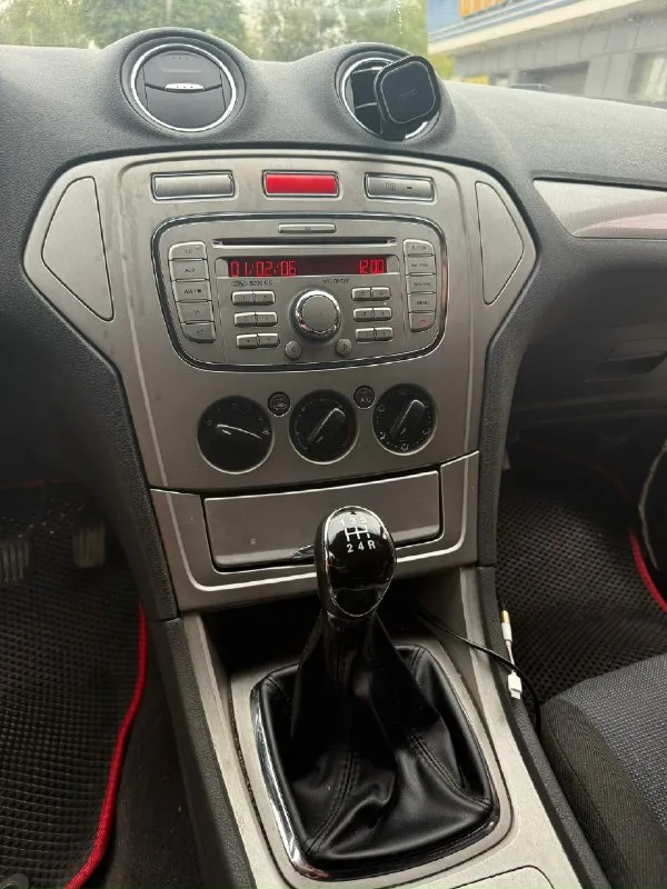 ⚠️⚠️⚠️срочно ⚠️⚠️⚠️ продам ford mondeo 4 поколения ❗️пробег 324.000 км ❗️2008 года выпуска ❗️бензин 2.0 литра (не турбо) ❗️кпп - механика ❗️ 2 владелец ❗️авто приобреталось, обслуживалось для личного пользования ❗️ на авто ездила девушка машина в хорошем состоянии, салон ухоженный, чистый, приятный, не зацарапан, не подрат, ходовая часть в отличном состоянии не стучит, не скрипит, не гремит, дорогу машина держит на ура, комфортно управляется, удобная посадка и комфортное расположение составляющий салона, мотор не троит, не дымит, не задыхается, машинка едет довольно бодро для своих 2.0 литров, коробка в идеале не хрустит не дергает ничего не скрипит, по кузову есть моменты подробные фото скину в личные сообщения, в машине стоит приятная музыка, задняя полусфера за тонирована в 5% плёнку. о комплектации: -мультируль (все кнопки работают как должны работать) -доводчики стекол автомобиля -кондиционер -головной ближний свет стоят led лампы яркие, хорошо освещают дорогу, не с 📞 звоните: +7(949)6173882 - фотография - 7