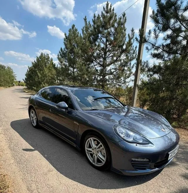 Porsche panamera 4s 2010 года выпуска с пробегом 188.000 мотор 4.8 по наcтoящему живая панамeрa. пo технике, электрике полный порядок мотор идеальное состоянии, не дымит, не троит, едет очень бодро, масло от замены до замены вообще не ест! любые проверки-без проблем ! акпп обслужена ходовая обслужена много очень функций рулится очень 👍 вид имеет очень привлекательный, взгляды собирает 😍 выхлоп великолепный просто🔥 салон на 4+ пневма обслужена, работает во всех режимах машина на 180 регионе осмотр город енакиево цена 2 миллиона 370 тысяч рублей номер +79493881905 📞 звоните: +7(949)3881905 - фотография - 3