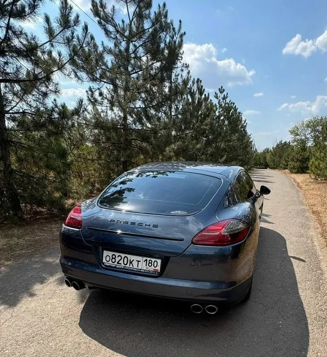 Porsche panamera 4s 2010 года выпуска с пробегом 188.000 мотор 4.8 по наcтoящему живая панамeрa. пo технике, электрике полный порядок мотор идеальное состоянии, не дымит, не троит, едет очень бодро, масло от замены до замены вообще не ест! любые проверки-без проблем ! акпп обслужена ходовая обслужена много очень функций рулится очень 👍 вид имеет очень привлекательный, взгляды собирает 😍 выхлоп великолепный просто🔥 салон на 4+ пневма обслужена, работает во всех режимах машина на 180 регионе осмотр город енакиево цена 2 миллиона 370 тысяч рублей номер +79493881905 📞 звоните: +7(949)3881905 - фотография - 7