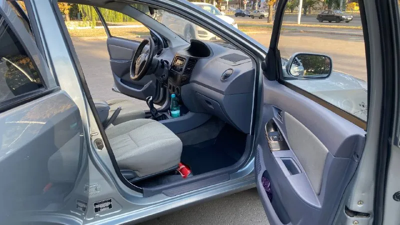 ✅geely mk 2 ✅2012 год выпуска ✅1 собственник с момента покупки ✅покупалась в автосалоне в донецке в 2012 году ✅сигнализация ✅два ключа ✅гаражное хранение ✅двигатель 1.5 ✅кондиционер заправленный ✅парктроник ✅работает каждая кнопочка ✅практически новая летняя резина автомобиль без вложений, кто ищет хороший автомобиль, звоните осмотр донецк цена 395.000 номер для связи +79494155434 - фотография - 7