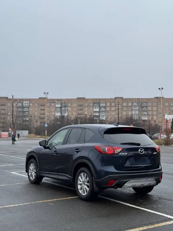 Продам mazda cx-5 skyactiv машина полностью в родном окрасе ❗️❗️❗️ год выпуска-2015 цвет автомобиля-синий объем двигателя-2.0(150 л. с) работает отлично, без всякой посторонних шумов. ❗️ расход маленький, 7.5-8 л по городу ! коробка передач-автомат (6-ступенчатый) переключает плавно, без пинков и толчков❗️ пробег -189.000 тыс. км( оригинальный пробег), подверженный автотекой, и сервисной книжкой! 2 ключа! привод -передний комплектация: -кнопка старт стоп -4 стеклоподъемника -датчик света, датчик дождя -круиз контроль -подогрев передний сидений 2-х зонный климат контроль и т. д автотека вся зеленая, по запросу скину. 2 владельца. стоит на 180 регионе !переоформление без проблем автомобиль в очень хорошем состоянии❗️ без дтп❗️ стоит новая зимняя резина r17 pirelli( проехала 2000 км) цена -1.660.000 тыс ❗️ +7(949) 5219479 - фотография - 2