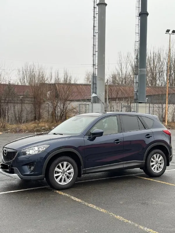 Продам mazda cx-5 skyactiv машина полностью в родном окрасе ❗️❗️❗️ год выпуска-2015 цвет автомобиля-синий объем двигателя-2.0(150 л. с) работает отлично, без всякой посторонних шумов. ❗️ расход маленький, 7.5-8 л по городу ! коробка передач-автомат (6-ступенчатый) переключает плавно, без пинков и толчков❗️ пробег -189.000 тыс. км( оригинальный пробег), подверженный автотекой, и сервисной книжкой! 2 ключа! привод -передний комплектация: -кнопка старт стоп -4 стеклоподъемника -датчик света, датчик дождя -круиз контроль -подогрев передний сидений 2-х зонный климат контроль и т. д автотека вся зеленая, по запросу скину. 2 владельца. стоит на 180 регионе !переоформление без проблем автомобиль в очень хорошем состоянии❗️ без дтп❗️ стоит новая зимняя резина r17 pirelli( проехала 2000 км) цена -1.660.000 тыс ❗️ +7(949) 5219479 - фотография - 3